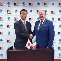 Another Q-One power feeder to Japan