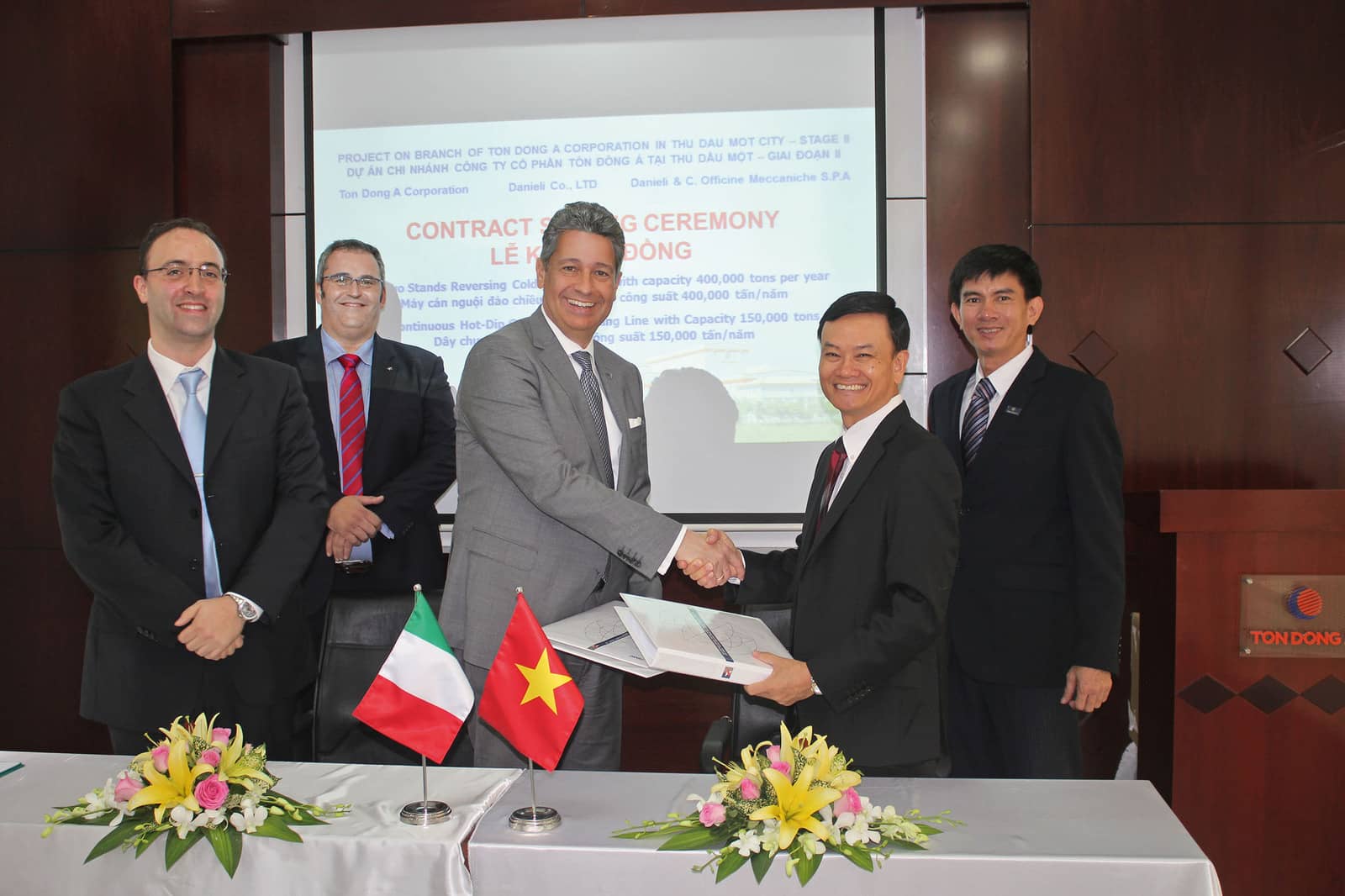 From left: Patrizi Nicola (Project Director Danieli), De Blas Bilbao Joseba Andoni (Sales Manager, Danieli), Narholz Thomas (Chief Sales Officer Danieli), Nguyen Thanh Trung (Chairman - CEO Ton Dong A), Pham Quoc Thang (General Director Ton Dong A)