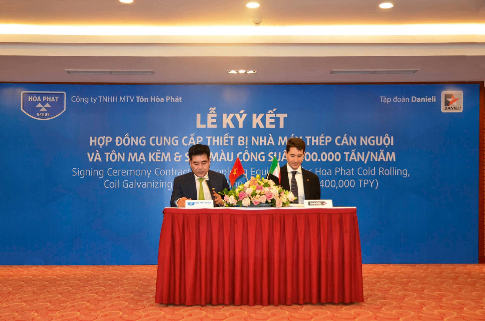 From left: Mr. Nguyen Manh Tuan, Director of Hoa Phat Steel Sheet Co. Ltd. and Mr. Giacomo Mareschi, Executive Vice President of Danieli.