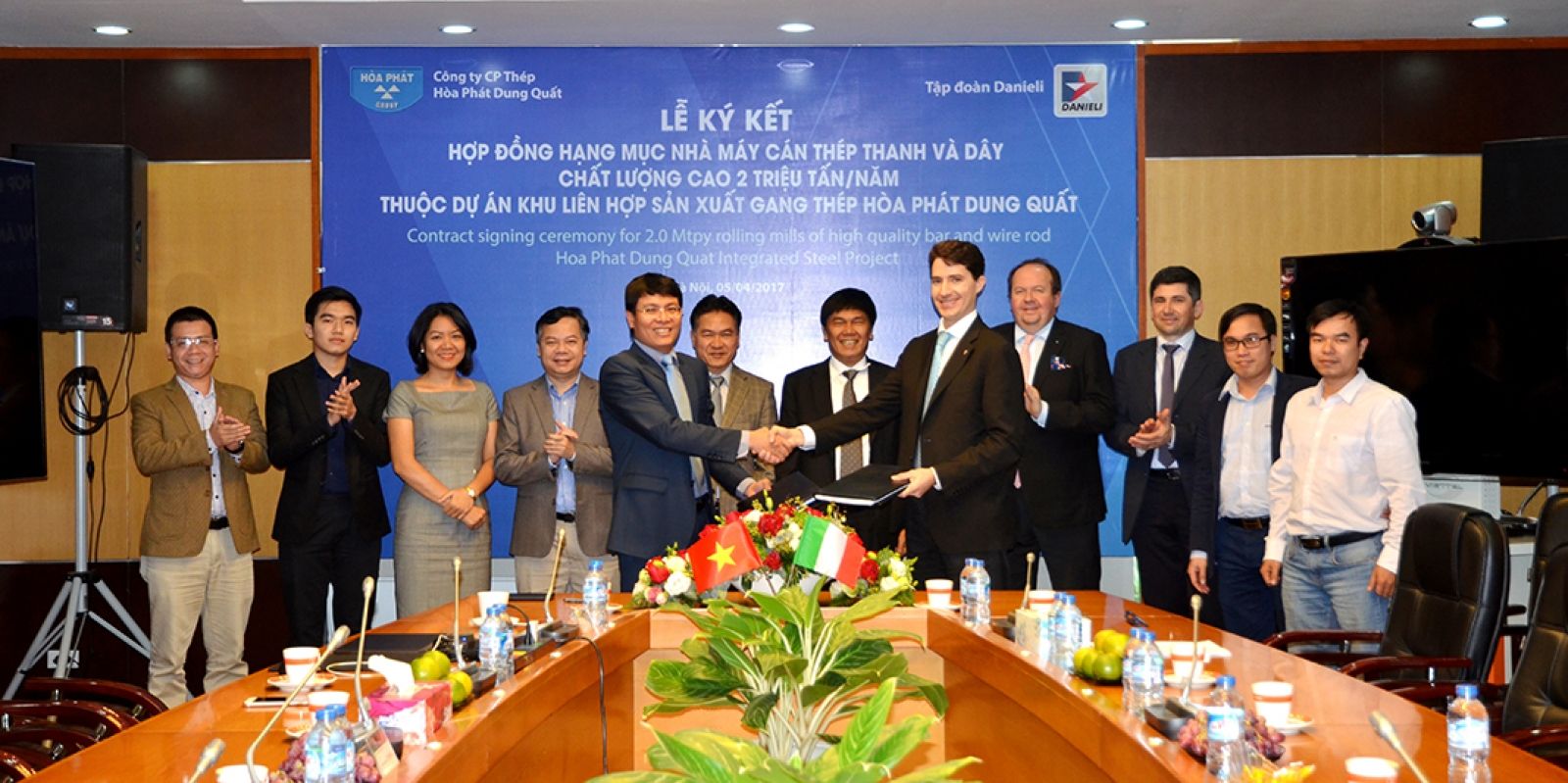 Mr. Mai Van Ha,  Hoa Phat Director and Mr. Giacomo Mareschi,  Danieli EVP during contract signing ceremony